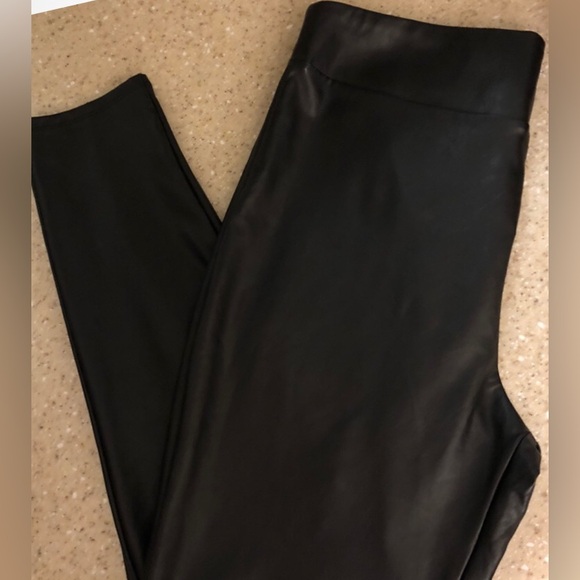 EXPRESS black super high rise faux leather leggings w/ stretch NEW w/ tags RE$69 - Picture 10 of 12